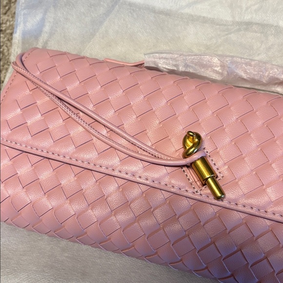 Pink intrecciato bag W/ detachable crossbody strap and plain dust bag included - Picture 7 of 14